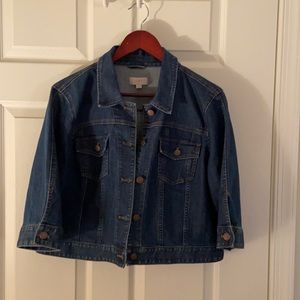 Cropped blue Jean jacket with 3/4 sleeves.
